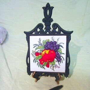 VTG CAST IRON & TILE ART TRIVET 7 STARS ON TILE, FRUIT DESIGN